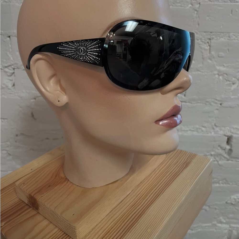 CHANEL Black Sunglasses with Crystal Details